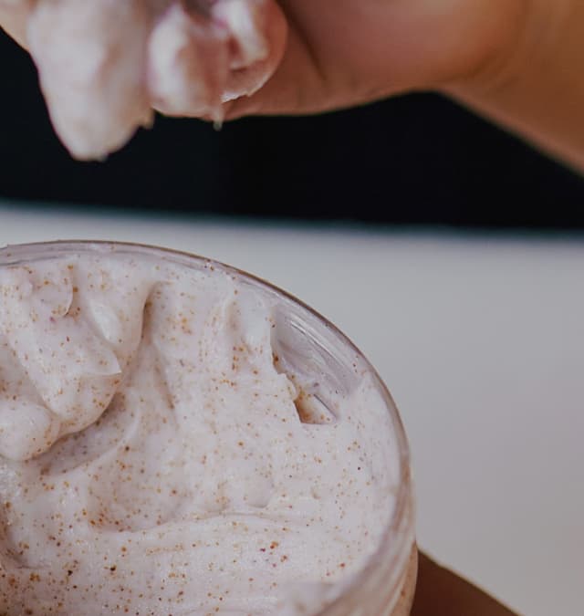 Навіщо використовувати пілінг для шкіри голови?